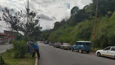 Reportan kilométricas colas para surtir combustible en Mérida (+Video) Reportan kilométricas colas para surtir combustible en Mérida (+Video)