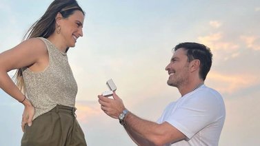 Le puso la roca en Catar: Julián Gil le pide matrimonio a Valeria Marín