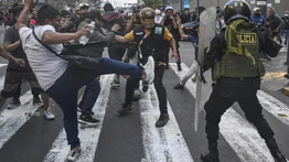 Autoridades peruanas cierran aeropuerto surandino por protestas
