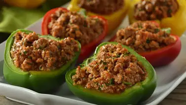 Pimentones horneados rellenos de carne Pimentones horneados rellenos de carne