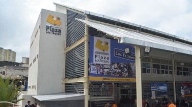 Reubican a comerciantes informales en tres mercados de Los Teques