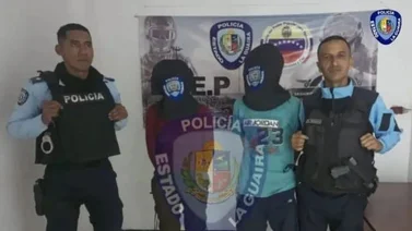 Pareja quemó las manos de su hija con un carbón
