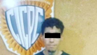 Sujeto se afeita sus partes íntimas en el ferrocarril de los Valles del Tuy