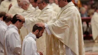 Sacerdotes en Italia denuncian "homofobia interiorizada" de la Iglesia