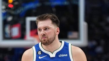 Luka Doncić y los Mavericks superan a los Suns de Devin Booker