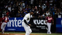 ¡Apaga y vámonos! Anthony Castro es el sexto melenudo con 10 o más salvados en una zafra