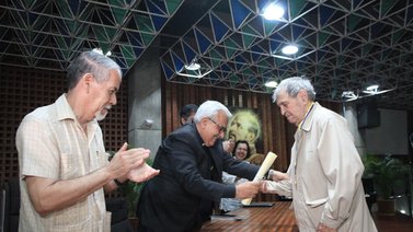 Rafael Cadenas cautiva en la Ferial del Libro de la Ucab