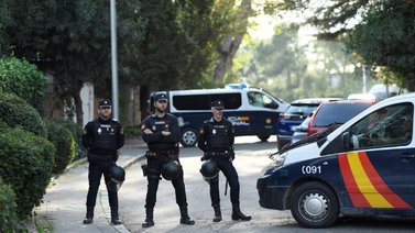 Interceptan sobre con material pirotécnico dirigido al presidente español Pedro Sánchez