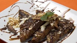 Tostadas de pan con chocolate y almendras