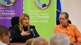 Discuten bases para tercer contrato colectivo de maestros del país