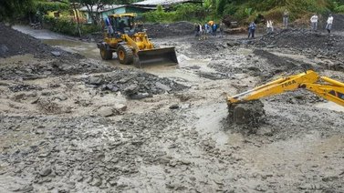 Realizan labores de remoción de escombros en las vías de Trujillo
