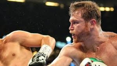 ¿Se fue de palos? Canelo puso en incómoda situación a su hija adolescente (+vídeo)