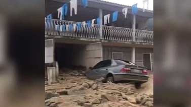 Crecida de quebrada causa destrozos en sector El Playón de Mérida