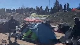 Desalojan a venezolanos instalados en la frontera entre México y EEUU