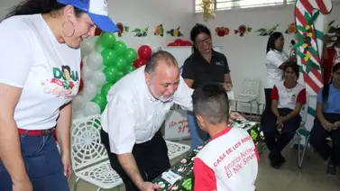 Defensor del Pueblo entrega obsequios a niños y niñas en la parroquia 23 de Enero Defensor del Pueblo entrega obsequios a niños y niñas en la parroquia 23 de Enero