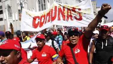 Comunas vs. Constitución Comunas vs. Constitución