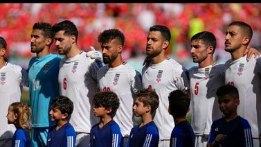 Irán vence a Gales y cantan el himno antes del partido