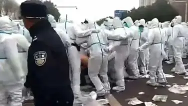 Estalla protesta por Confinamiento en la mayor planta de iPhone en China Estalla protesta por Confinamiento en la mayor planta de iPhone en China