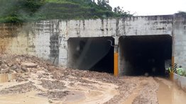 Túneles en Mérida continúan colapsados tras derrumbes en la vía (+Video)