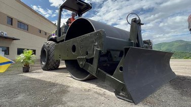 Ingenieros de la FANB recibe maquinaria pesada para el fortalecimiento del país