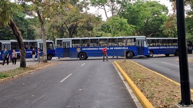 Sigue en marcha la recuperación del servicio de transporte de la UCV