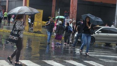 Nubosidad con lluvias por vaguada y onda tropical 47 este #26Oct en gran parte del país