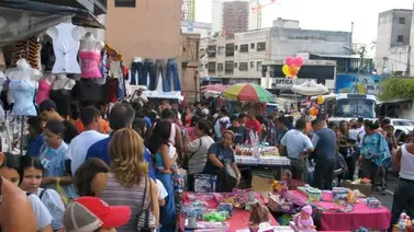 Reportan aumento de trabajadores informales en las calles por temporada navideña Reportan aumento de trabajadores informales en las calles por temporada navideña