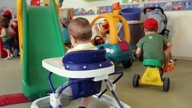 Policía de EEUU detiene a hombre prófugo dentro de una guardería Policía de EEUU detiene a hombre prófugo dentro de una guardería