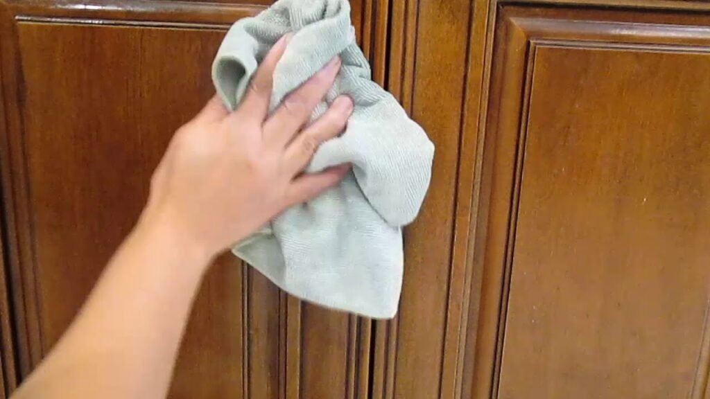 Maneras de limpiar los gabinetes de madera Maneras de limpiar los gabinetes de madera