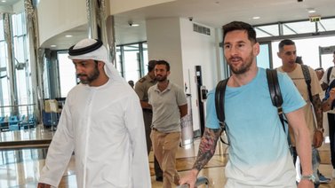 Messi llega a Abu Dhabi y ya se prepara para el Mundial