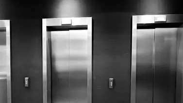 Dos niños caen al vacío por un ascensor en La Guaira Dos niños caen al vacío por un ascensor en La Guaira