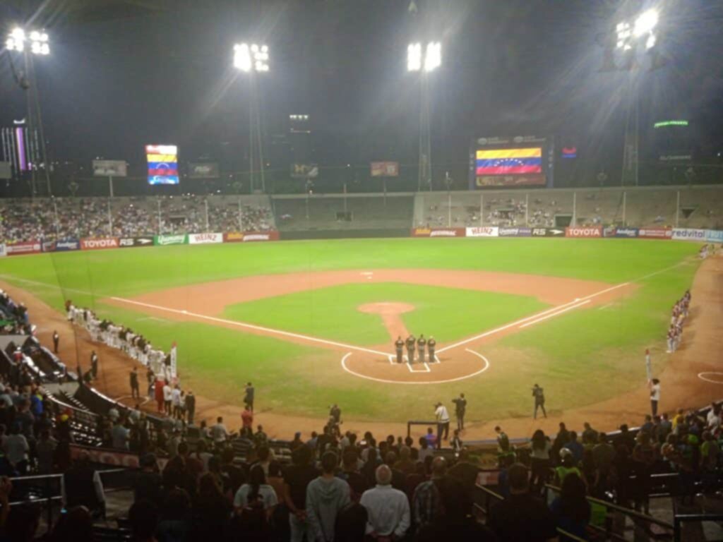 ¡La reventa no para! El eterno vivir en la antesala de un Caracas vs Magallanes ¡La reventa no para! El eterno vivir en la antesala de un Caracas vs Magallanes