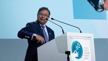 Petro pide en París el fin de la política antidroga