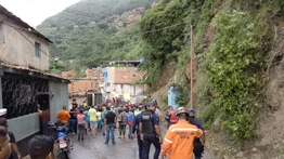 Movimientos de tierra en carretera Caracas-La Guaira dejan 20 viviendas afectadas