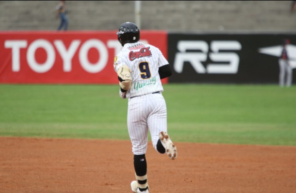 ¡Barrida caraquista! Leones vence a Tigres por partida doble y recupera el liderato ¡Barrida caraquista! Leones vence a Tigres por partida doble y recupera el liderato