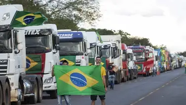 Continúan protestas en Brasil | Bolsonaristas se concentran frente a cuartel del Ejército Continúan protestas en Brasil | Bolsonaristas se concentran frente a cuartel del Ejército