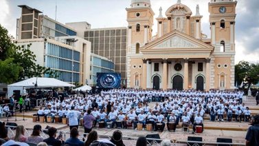 Gaiteros de Maracaibo logran Récord Guinness por la mayor banda de música folclórica