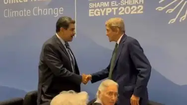 Maduro y John Kerry estrecharon sus manos durante encuentro en Egipto Maduro y John Kerry estrecharon sus manos durante encuentro en Egipto