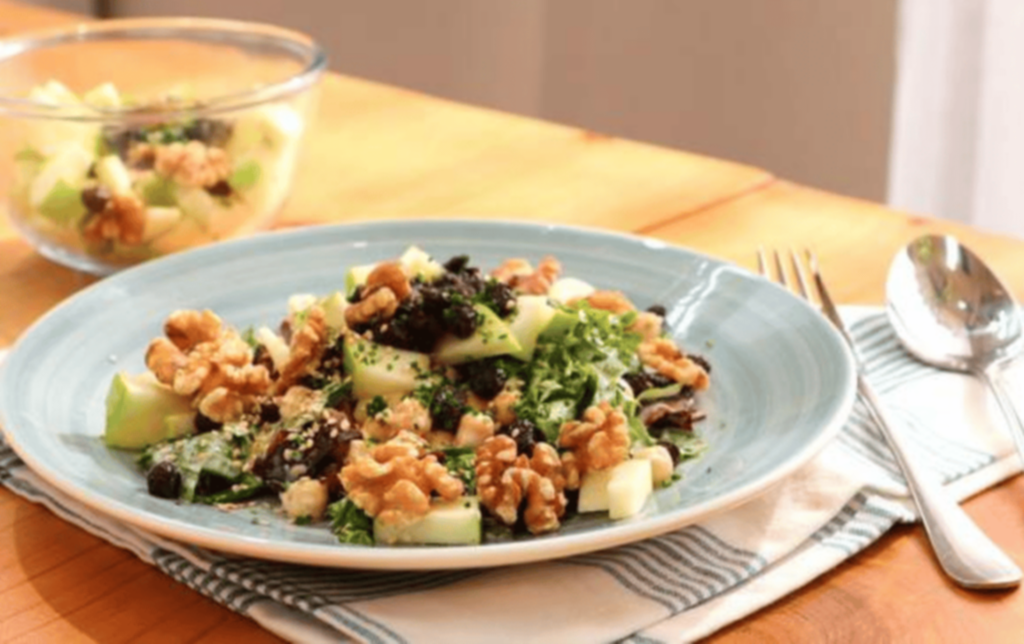 Ensalada de garbanzos y nueces apta para diabéticos