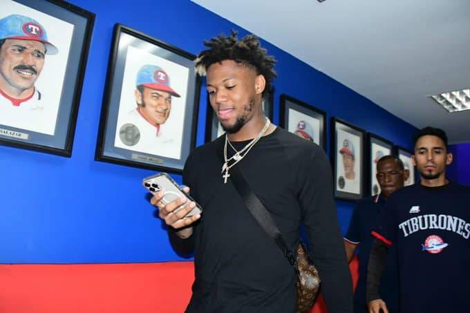 ¡Misión cumplida! Ronald Acuña jugará en Venezuela con los Tiburones de La Guaira