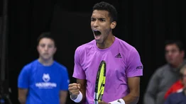 Felix Auger-Aliassime avanza a semifinales de París-Bercy