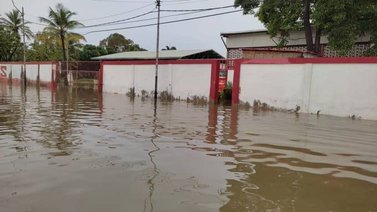 Fuertes precipitaciones provocan inundación en zona comercial de Margarita