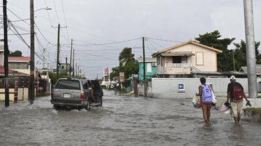 Huracàn Lisa disminuye tromenta tropical en Guatemala