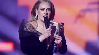 Adele corrige a sus fans sobre cómo se pronuncia su nombre Adele corrige a sus fans sobre cómo se pronuncia su nombre