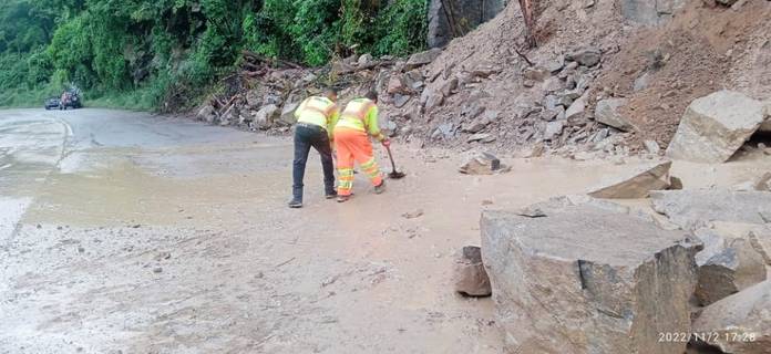 Reportan desprendimiento de rocas en la autopista Valencia-Puerto Cabello tras lluvias Reportan desprendimiento de rocas en la autopista Valencia-Puerto Cabello tras lluvias
