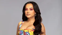 Becky G sorprende a todos al mostrar sus atributos