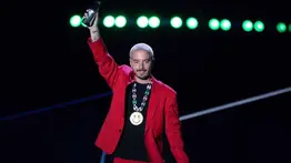 J Balvin recibe el Premio Impacto Latino por aporte a la salud mental