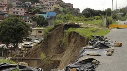 Aún buscan solución a la falla de borde hacia La Guaira (+FOTOS)