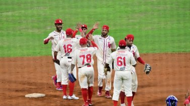 ¡A bailar samba! Tiburones celebra su cumpleaños y le quita el invicto a los Leones del Caracas