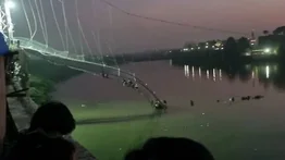 Más de 91 muertos en la India por colapso de un puente